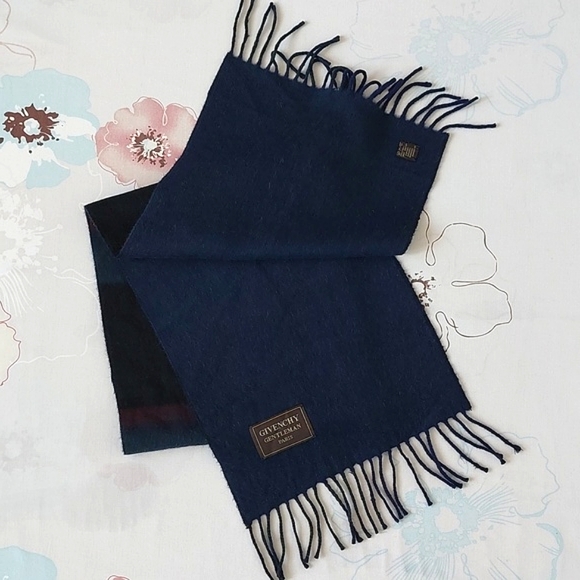 Givenchy cashmere scarf - Picture 2 of 13